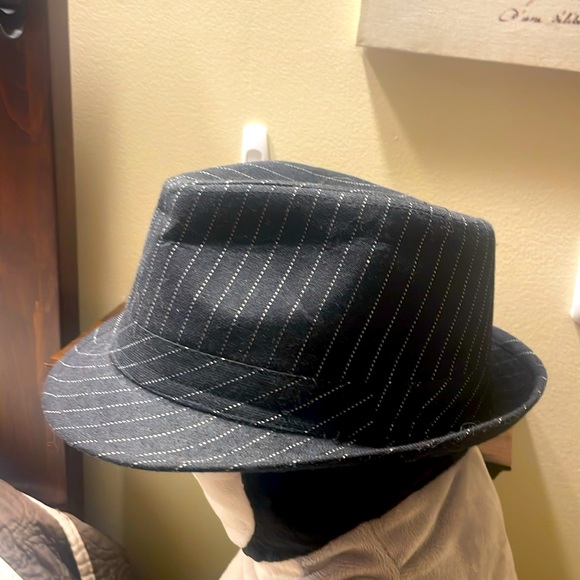 Women’s Hat. Size Small inside measurement is 20” Black with white pinstripes - Picture 2 of 6